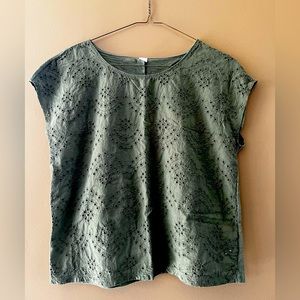 Old Navy Sleeveless Eyelet Top
